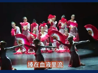 女红色主题扇子舞演出服舞蹈