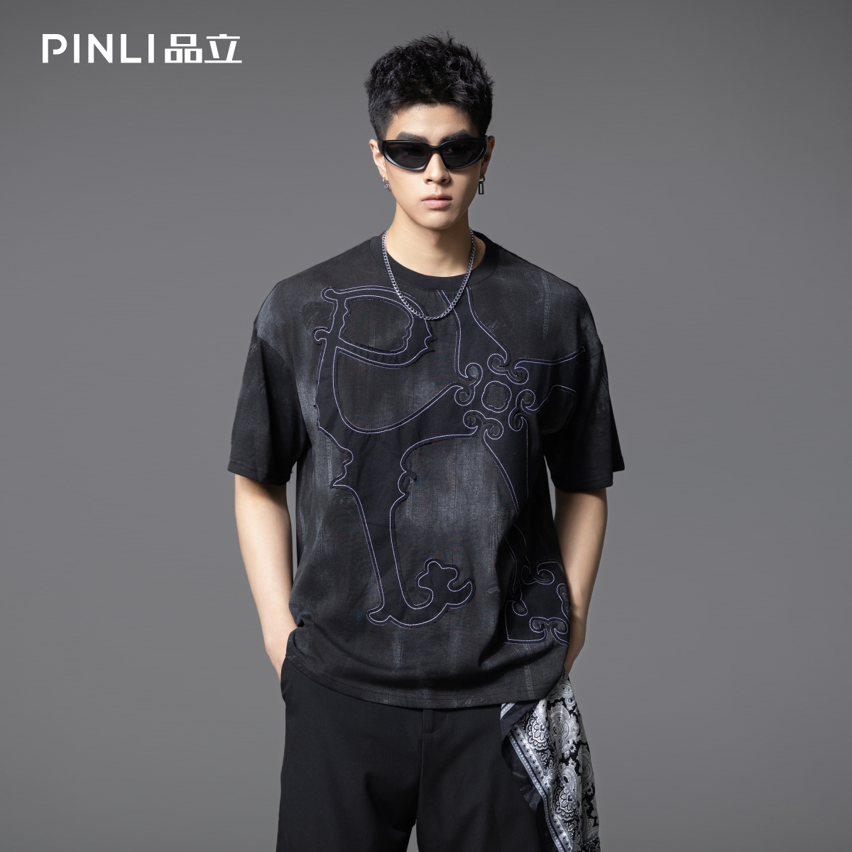 PINLI品立2025夏季新款男士圆领贴布绣短袖T恤上衣体恤B252111032