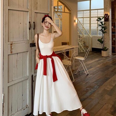 赫本风2024吊带连衣裙女夏季新款白色气质时尚收腰显瘦拼接长裙女