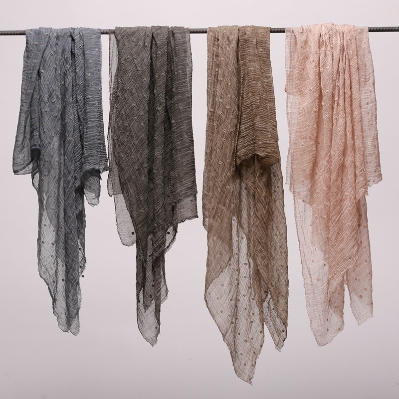 欧美复古自然皱丝巾街头时尚休闲纯色破洞围巾棉麻混纺孔绣薄披肩