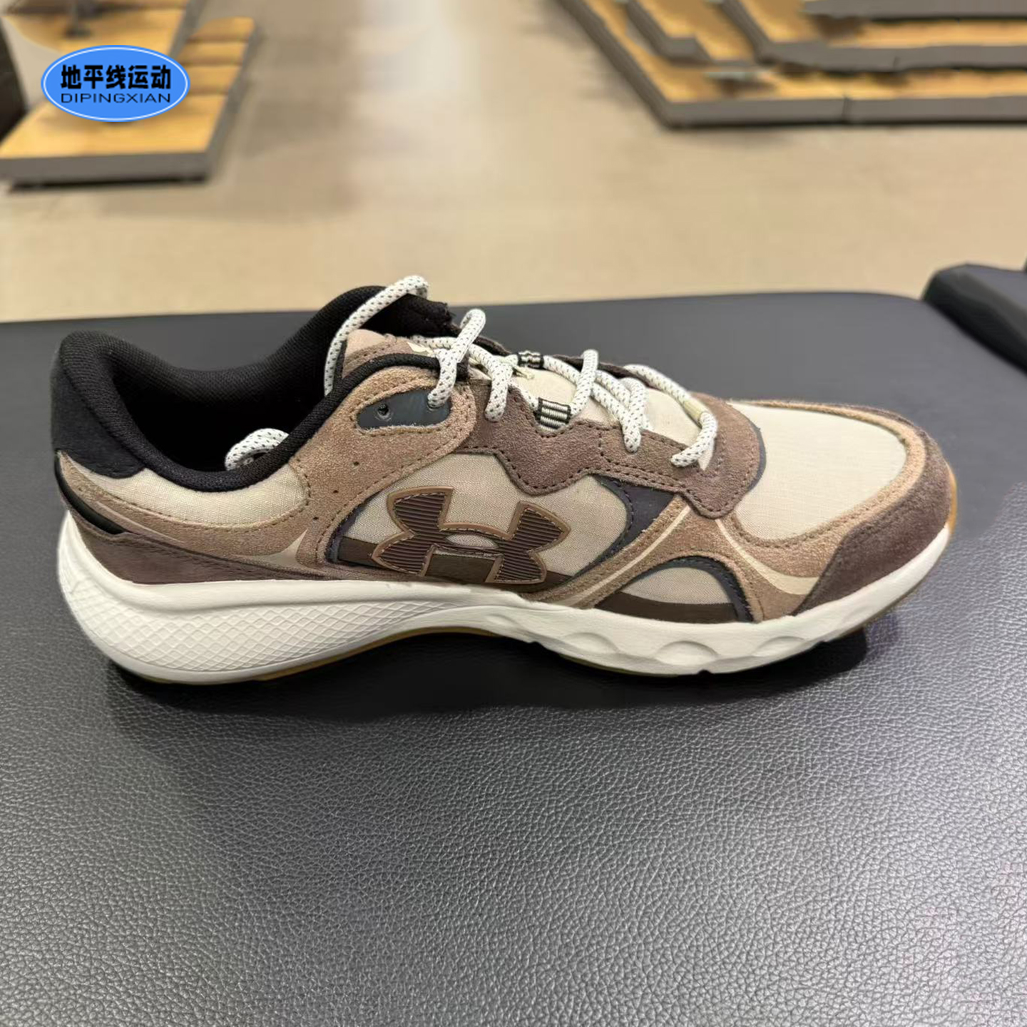 安德玛男子绒面革轻便跑鞋