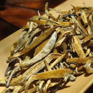 鸿运大金芽滇红茶早春嫩芽尖金毫满披浓醇饱满蜜香160克罐装包邮