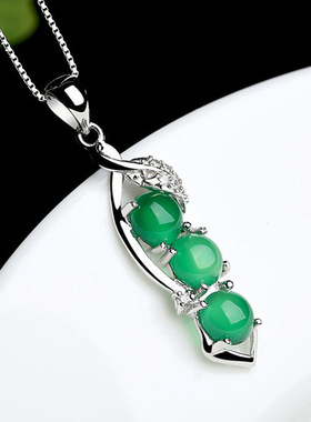 天然冰种玉髓吊坠福豆子翡翠帝王