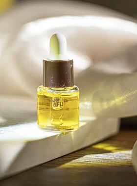 一周做上2-3次油敷大法，  素颜状态起飞！芙家 十一籽精华油5ml