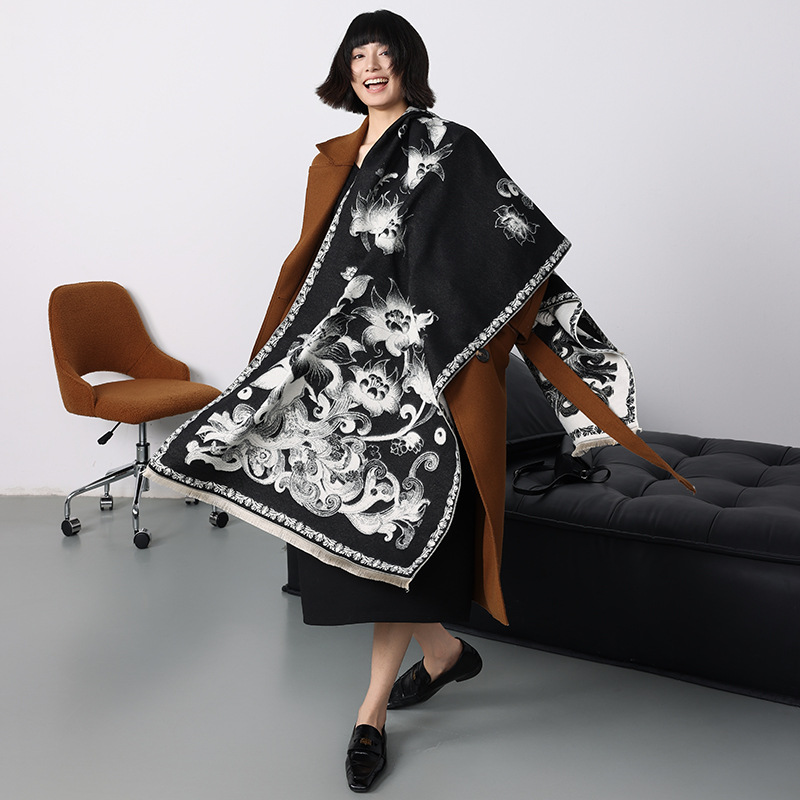 秋冬季繁花缠绕蝴蝶女士围巾