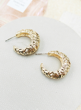 小众设计感耳饰不规则熔岩肌理感C型耳环高级感耳钉女C262