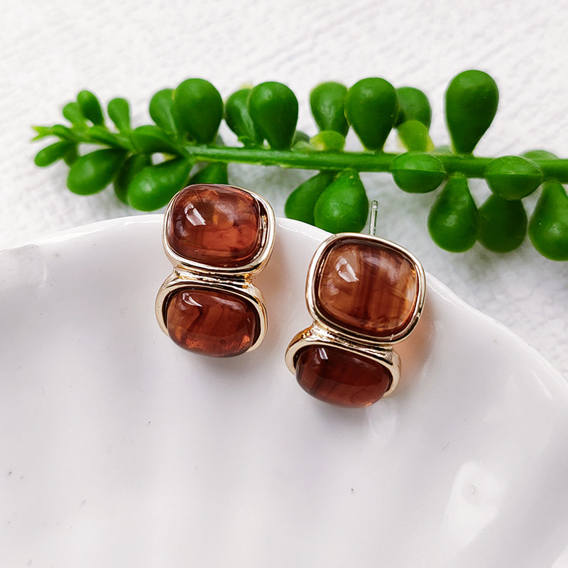 复古琥珀色方糖耳钉女