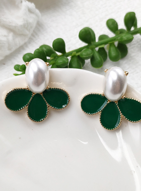 银针绿色滴油花瓣珍珠耳环日韩小香风时尚耳钉小众通勤耳饰B885