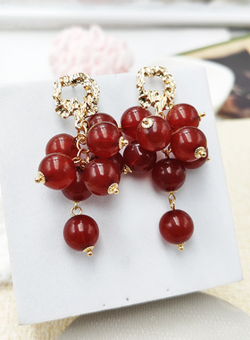 高级感红色串珠流苏耳钉女复古轻奢金属褶皱葡萄流苏耳环港风C336