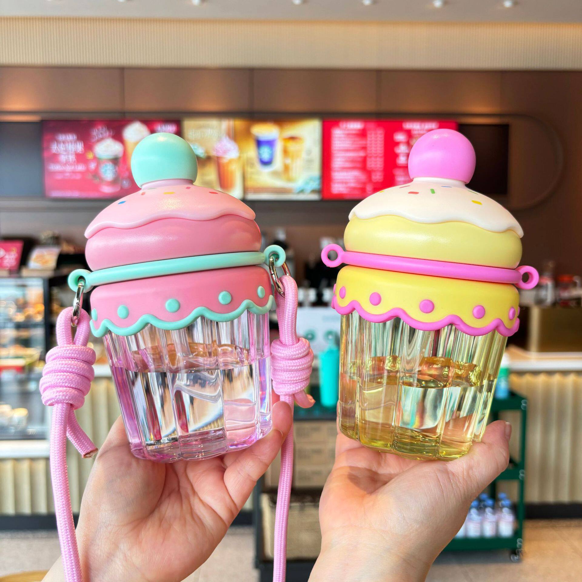 可爱造型蛋糕水杯儿童便携吸管杯女生高颜值网红杯带挂绳水杯