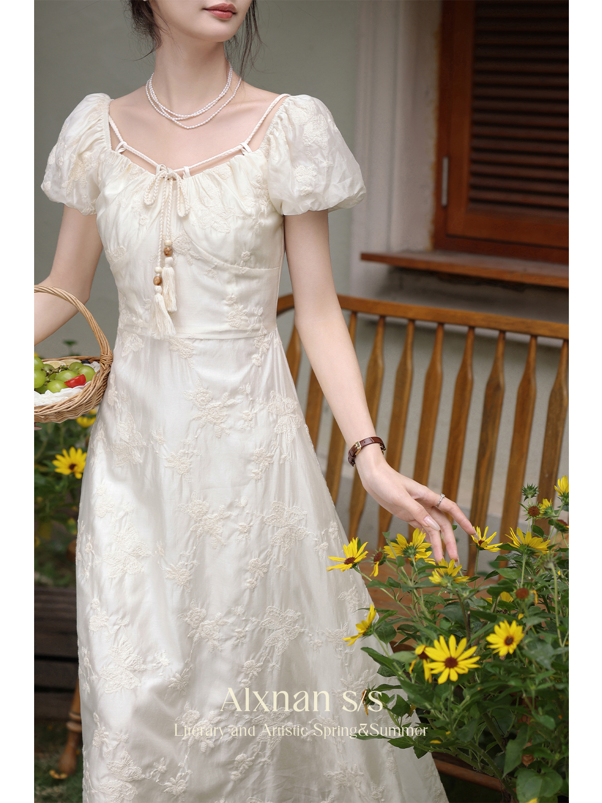 Lu Xiangnan "White Jade Reflecting Sand" short-sleeved dress 2024 new women's summer temperament thin French long skirt