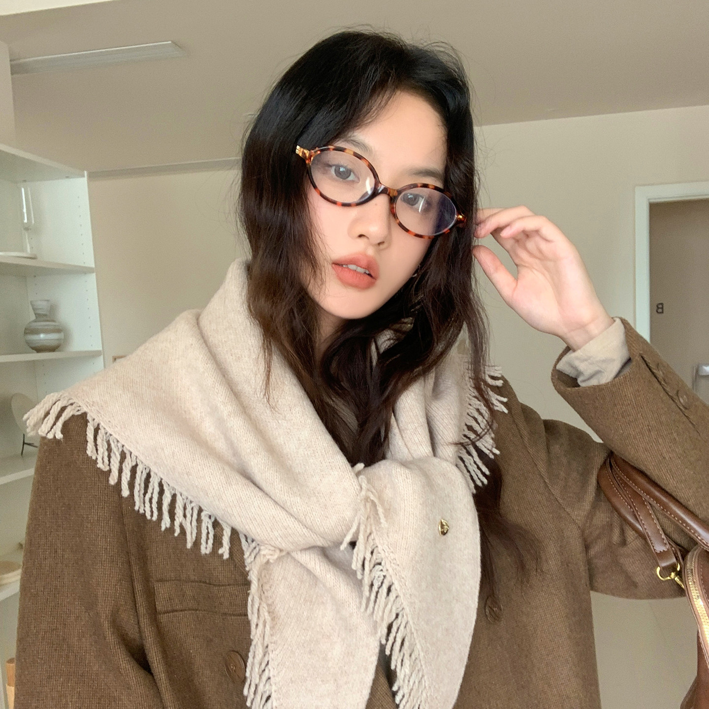 韩系流苏三角巾气质百搭保暖披肩2025新款秋冬季羊毛混纺围巾围脖