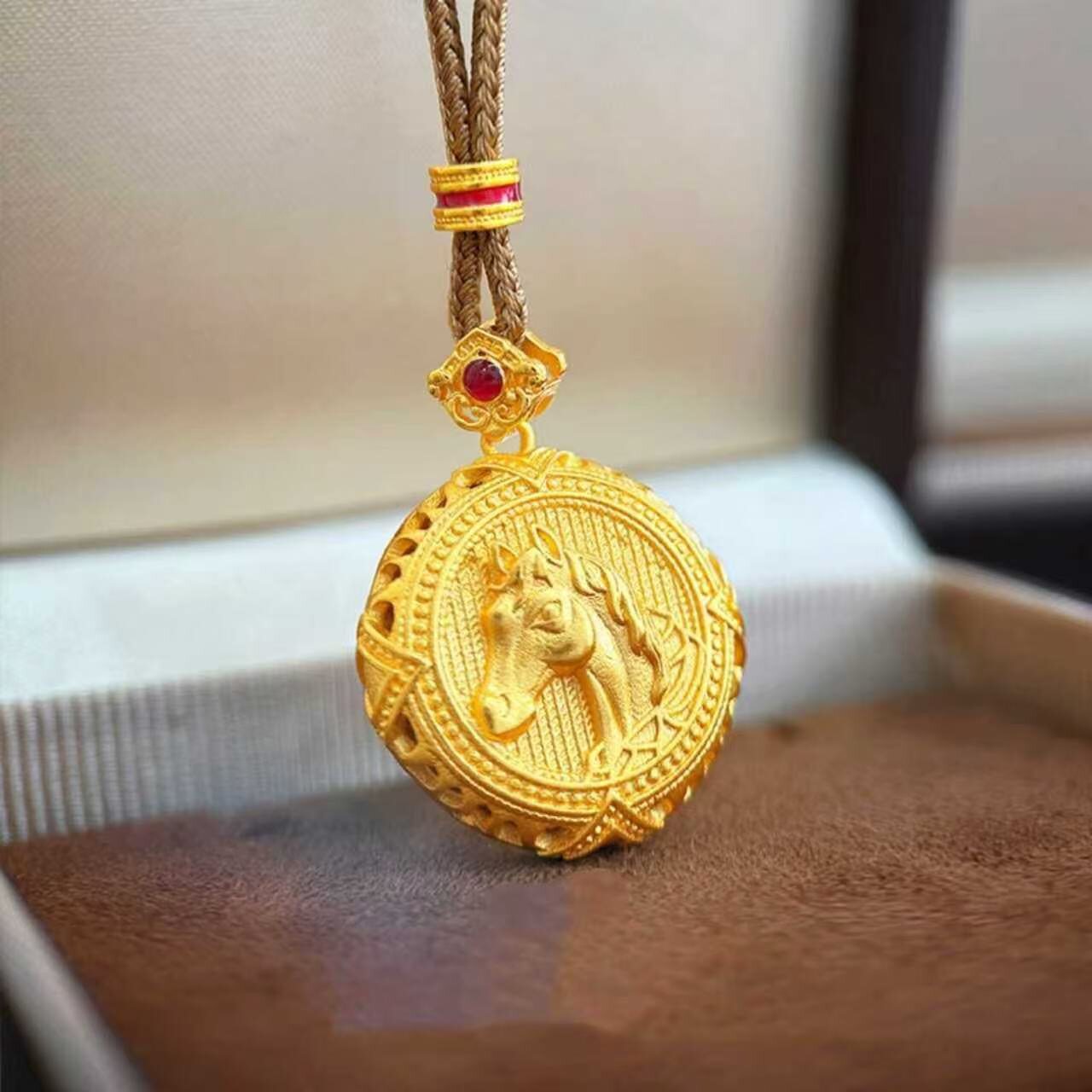 新中式沙金古法金花丝生肖福字马罗盘本命年吊坠编织百搭毛衣项链