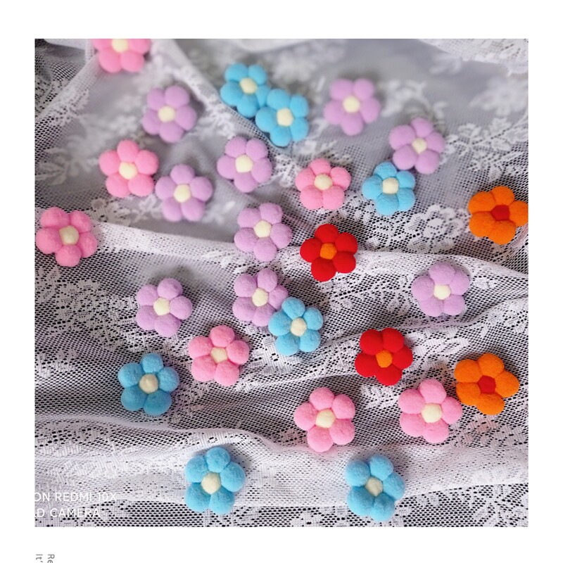 一朵小红花别针款点缀装饰