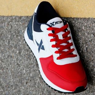 皮面防水红色防滑耐磨学生休闲旅游运动鞋 特步男鞋 四季 跑步鞋 正品