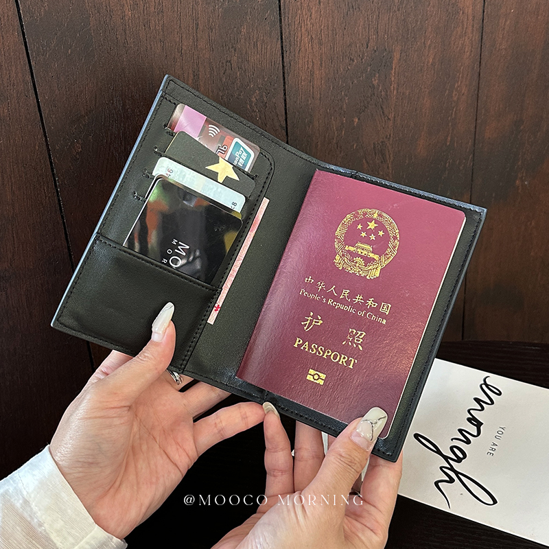 2025新款真皮卡包女高级感小众设计证件包卡套卡夹时尚百搭护照夹