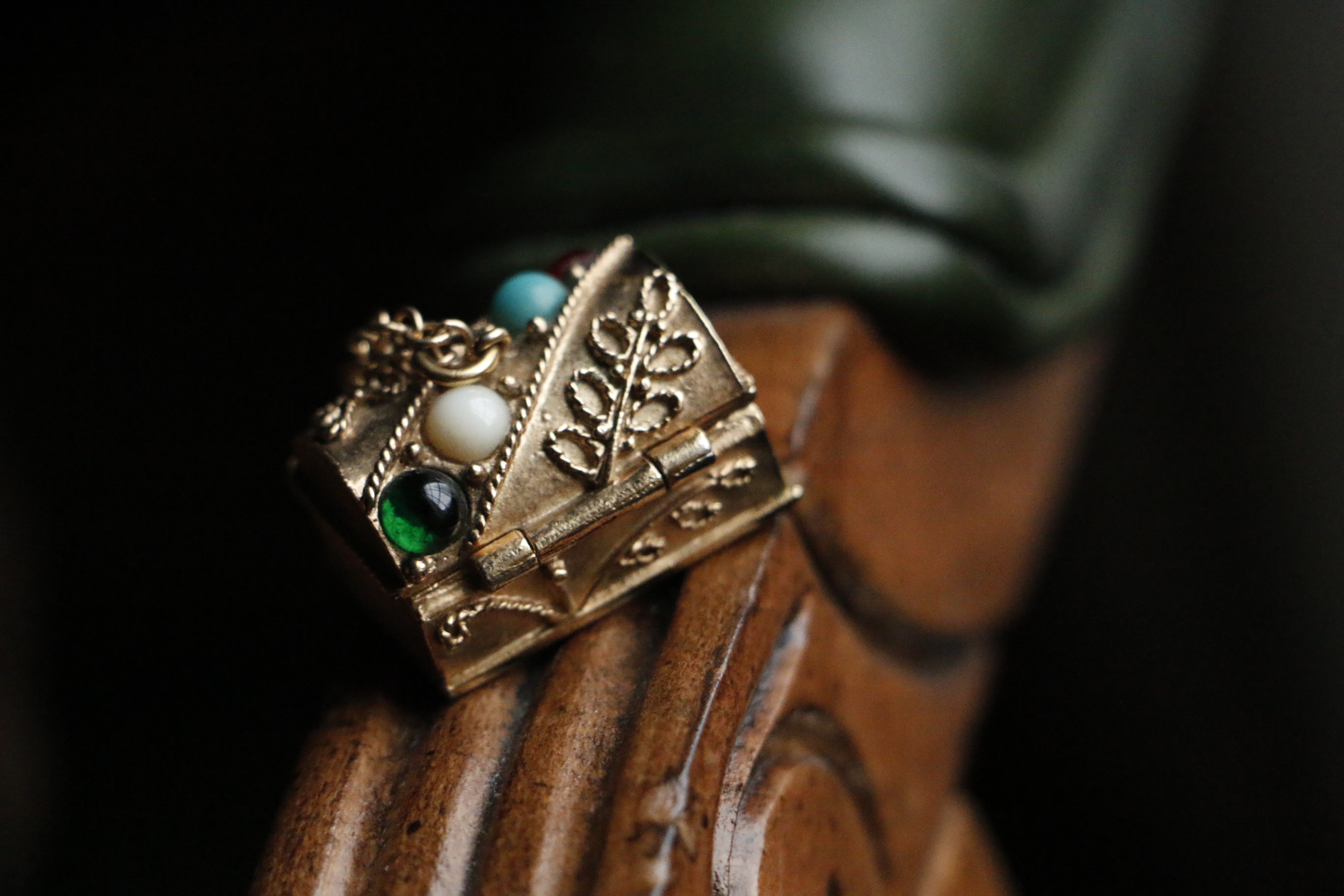 ¡¾»ÊºóµÄÊê½ð¡¿ÃÀ¹úvintage¹Å¶Ê×Êθ´¹Å²Ø±¦ºÐ²Ê±¦ÏâǶ½ðÉ«ÏîÁ´