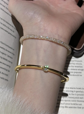 金色细闪缠绕钱袋子手链2026轻奢