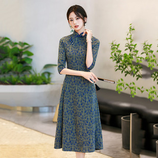 绿色显瘦妈妈装国风新中式秋季长袖旗袍2026新款女复古连衣裙