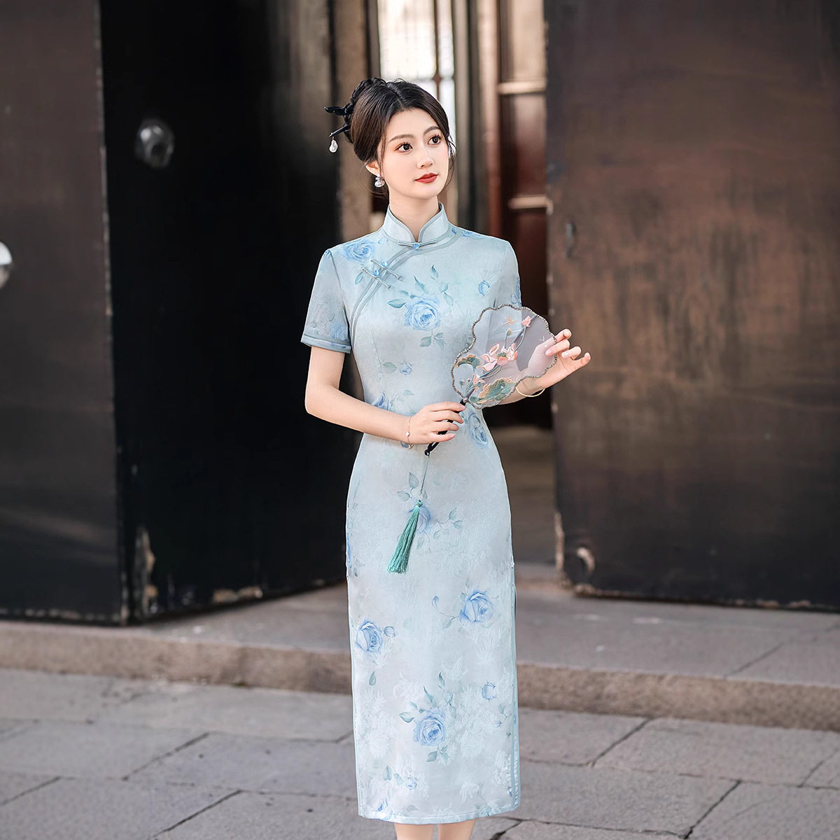 靓依铺2026气质礼服走秀旗袍新款复古长款印花青花传统旗袍