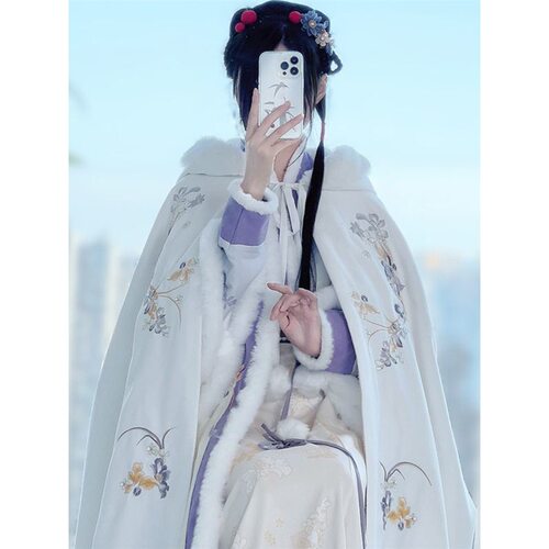 新款斗篷原创汉服女冬季保暖加厚重工绣花带毛领帽子白色红色披肩