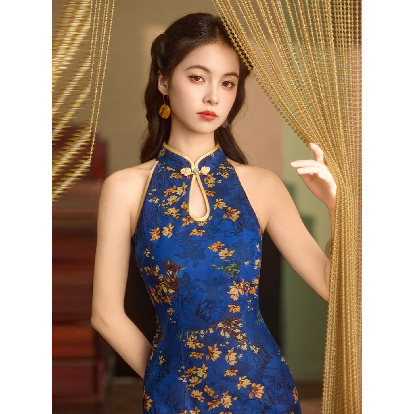 国风绝美蓝色旗袍挂脖无袖新中式复古改良年轻款连衣裙女夏
