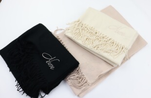 围巾纯色素色字母刺绣仿羊绒日本订单尾货米黑色冬季男女保暖情侣