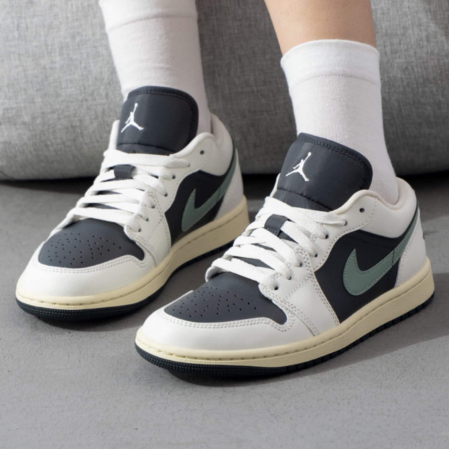 Nike耐克Air Jordan 1 Low AJ1复古做旧低帮篮球鞋DC0774-001