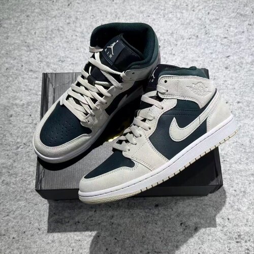 Nike/耐克Air Jordan 1 MID AJ1经典复古中帮百搭板鞋DQ8426-110