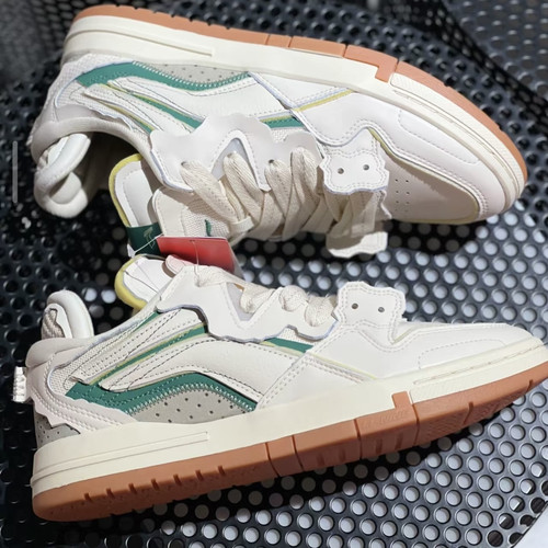 李宁惟吾Pro 蛋奶灰舒适大底保暖舒适中帮经典休闲鞋AECT045-2