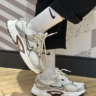 NIKE/耐克V5 RNR时尚休闲百搭复古运动鞋2025新款HJ5228-102