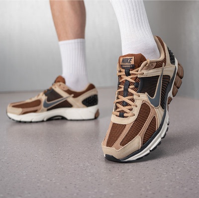 Nike耐克Zoom Vomero5舒适缓震网面透气支撑训练跑鞋HF1553-202