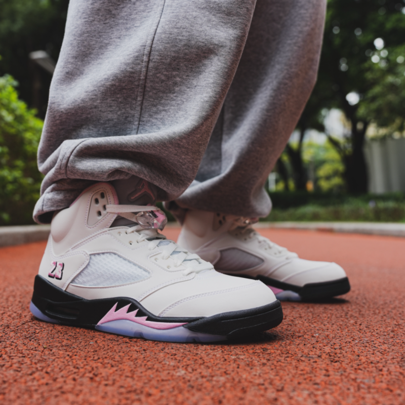 Nike/耐克Air Jordan 5 耐磨百搭中帮篮球鞋男款白粉黑HQ7978-102