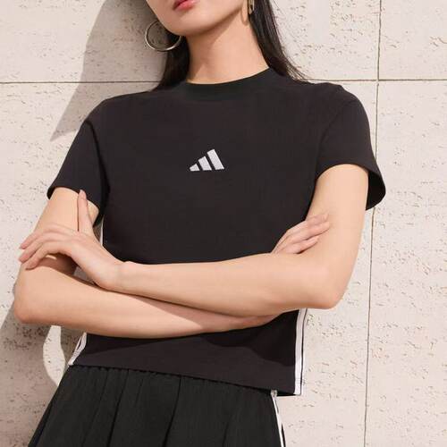 阿迪达斯女款黑色短袖