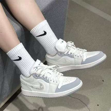 Nike/耐克Air Jordan 1 Low耐磨低帮篮球鞋女款白色HM3706-141