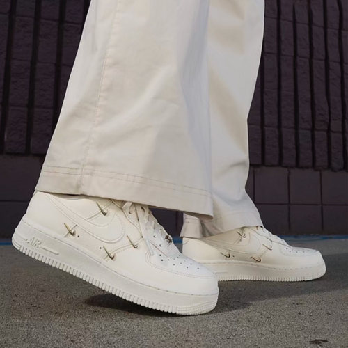 Nike/耐克Air Force 1 Low女款空军一号四勾低帮板鞋FV3654-111