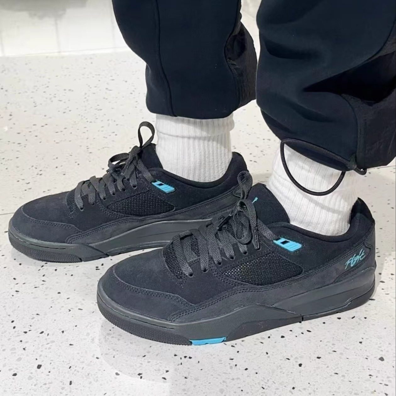 JordanFLIGHTCOURT篮球鞋黑白图片