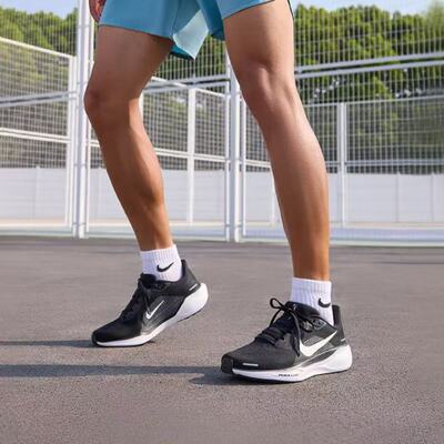 耐克飞马41低帮跑步鞋黑白
