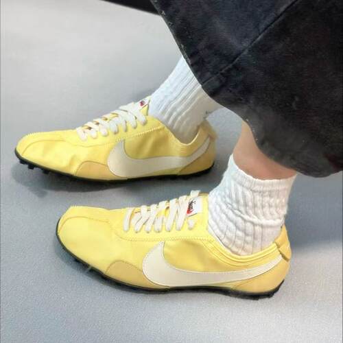 Nike时尚休闲运动登月鞋