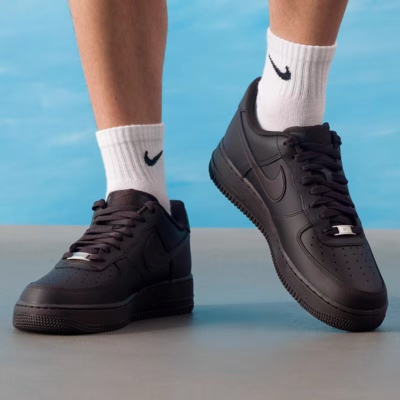 Nike/耐克Air Force1Low'07舒适复古低帮板鞋男深棕色IH1698-200