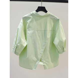 女夏季 设计感后开叉独特别致小个子上衣 2024新款 衬衫 棉质绿色短款