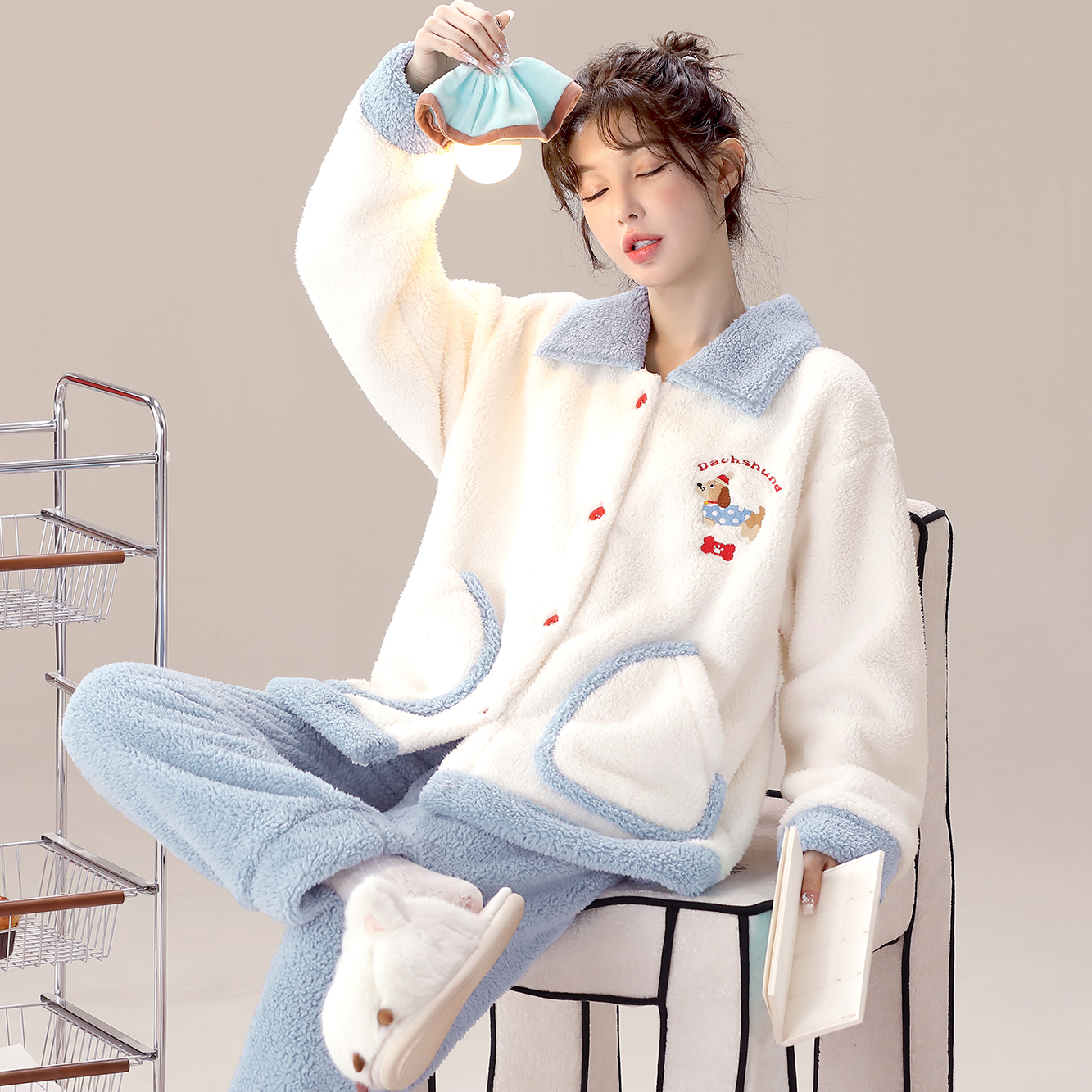 睡衣套装加厚加绒可外穿法兰绒家居服秋冬暖绒保暖可爱睡衣女士