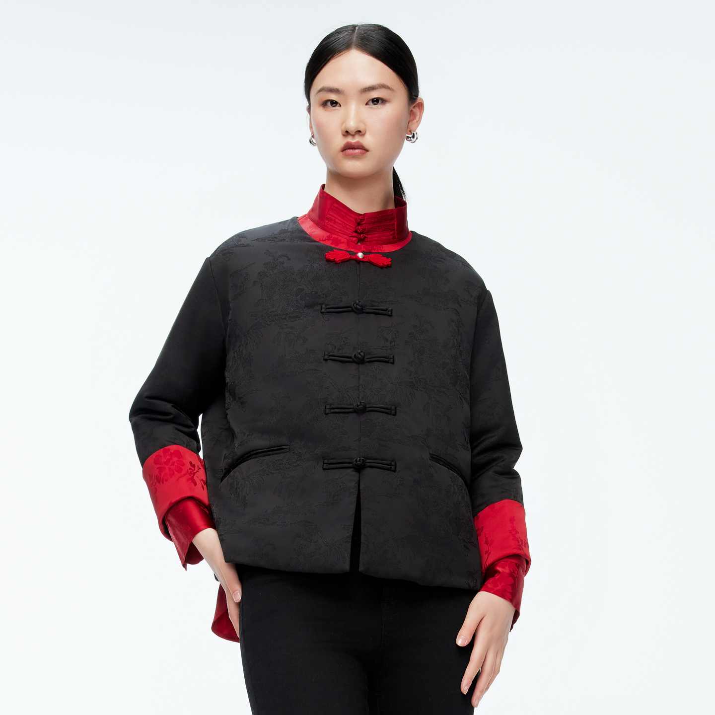 婉甸2025年冬季新品黑色暗纹提花蚕丝外套1244R05DM2