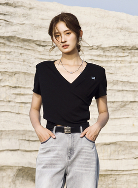 婉甸2025夏季新品黑色坑条针织短袖T恤V领修身款1242T18RS3