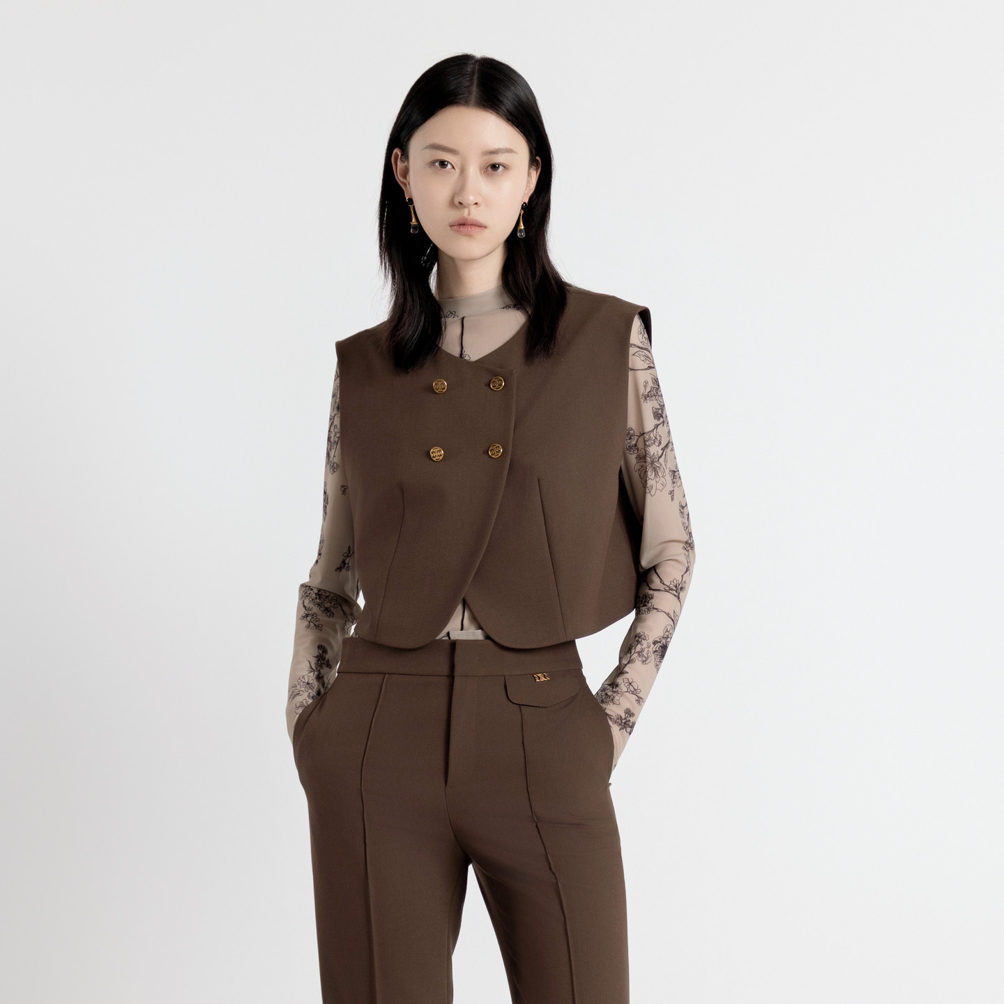 婉甸2025年秋季新品古巴棕单马夹1243V04MD3