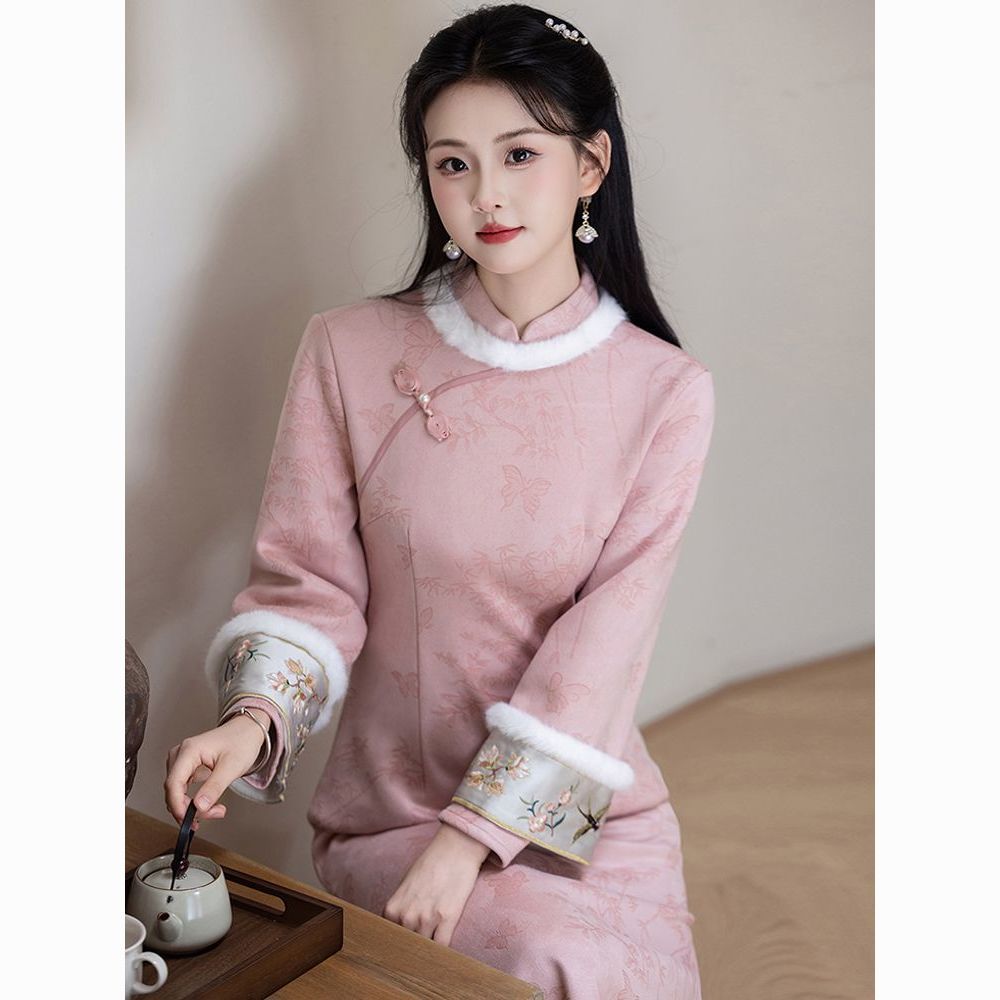 粉色旗袍2025新款秋冬季长袖麂皮绒加绒加厚订婚礼服新中式连衣裙