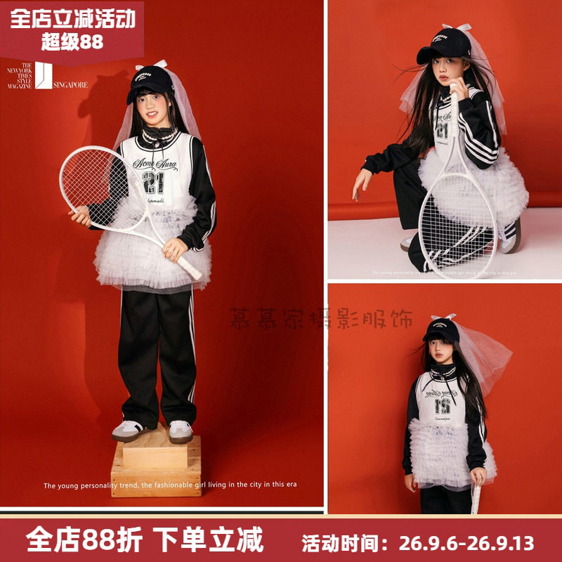 杂志风潮拍运动风网球女孩拍照服图片