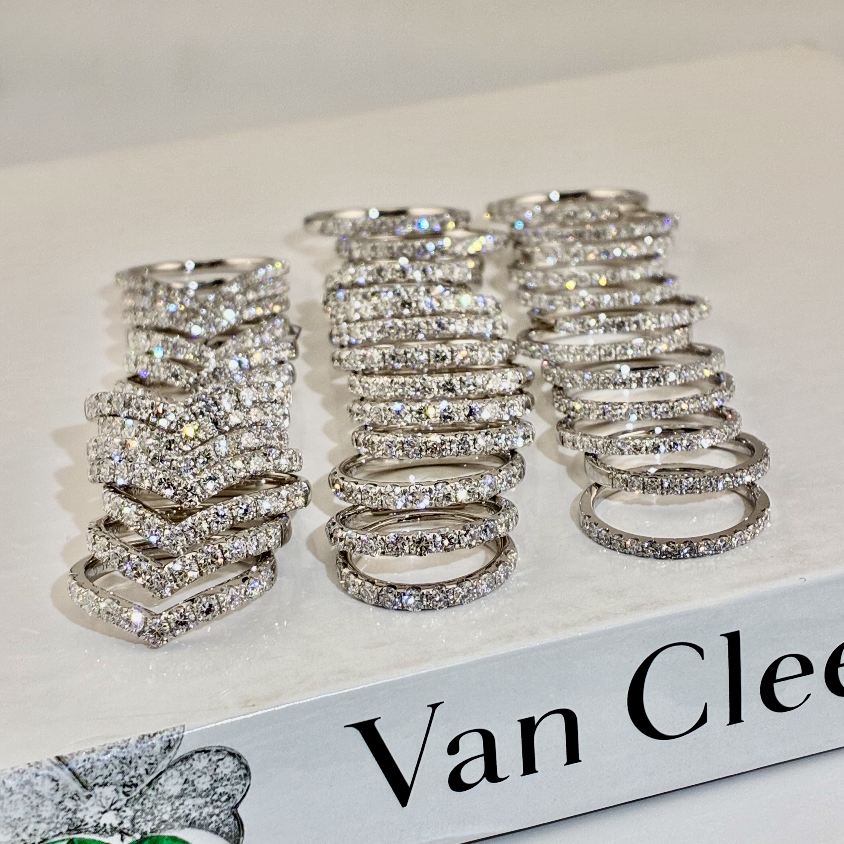 铂金培育钻V排戒 18K天然钻石情侣对戒定制刻字 pt950现货发顺丰