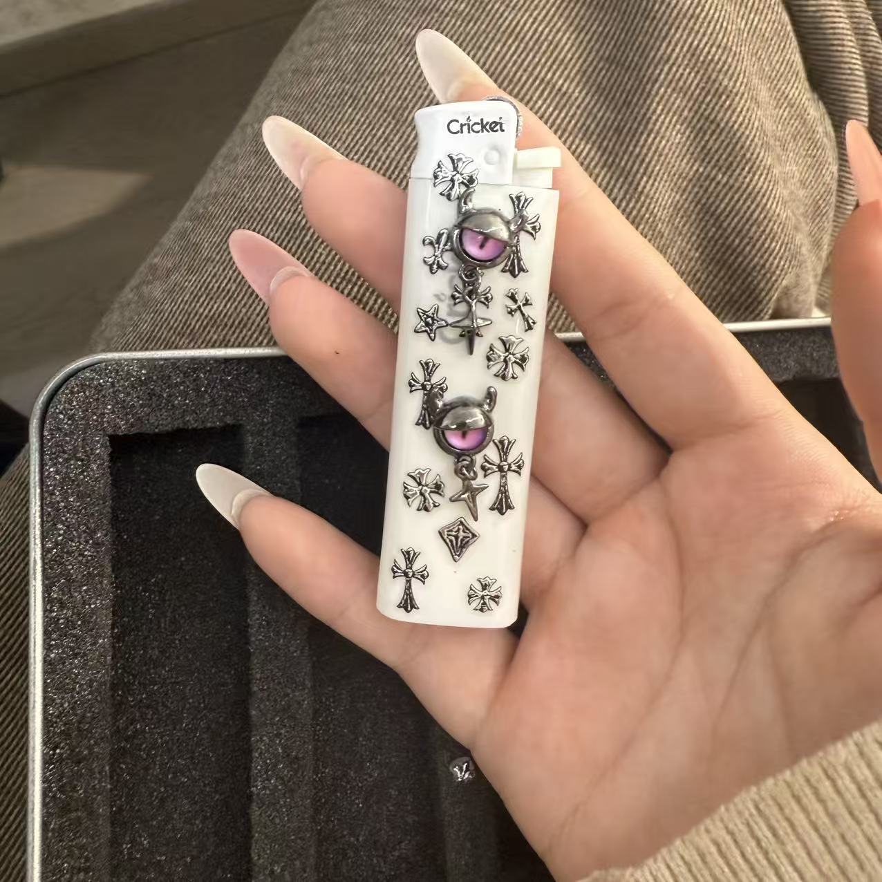 爆款草蜢打火机手工贴纸创意男友礼物明火一次性打火机送男友礼物