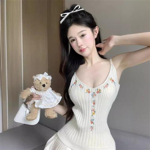 法式花朵刺绣立体针织吊带夏季新款显瘦辣妹性感无袖外穿背心上衣